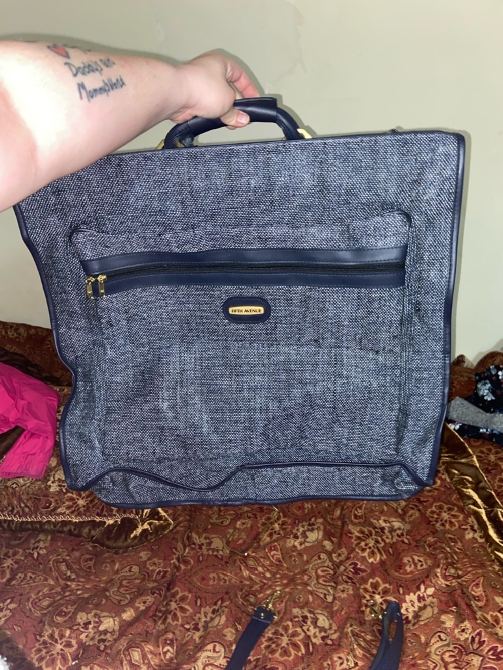 Fifth Avenue Gray Textured Garment Bag with Front Zip Pocket